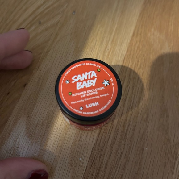Lush Santa Baby Lip Scrub - Vibrant Red - Picture 1 of 2